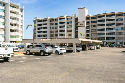 Condo in Treasure Island, Florida, 1 bedroom  № 1644380 - photo 4