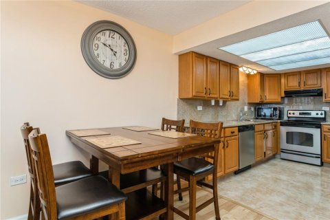 Condo in Treasure Island, Florida, 1 bedroom  № 1644380 - photo 13