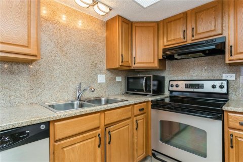 Condo in Treasure Island, Florida, 1 bedroom  № 1644380 - photo 11