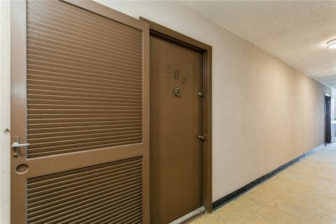 Condo in Treasure Island, Florida, 1 bedroom  № 1644380 - photo 5
