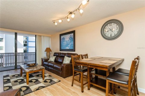 Condo in Treasure Island, Florida, 1 bedroom  № 1644380 - photo 14