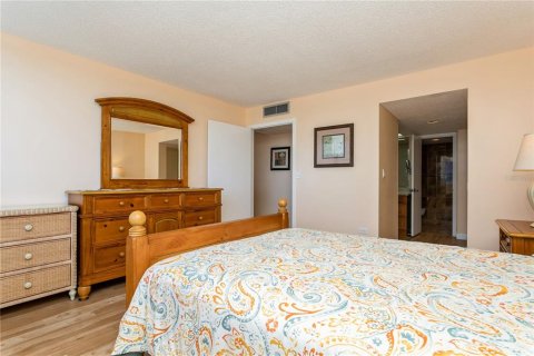 Condo in Treasure Island, Florida, 1 bedroom  № 1644380 - photo 21
