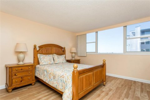 Condo in Treasure Island, Florida, 1 bedroom  № 1644380 - photo 27