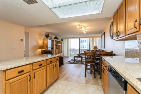 Condo in Treasure Island, Florida, 1 bedroom  № 1644380 - photo 12