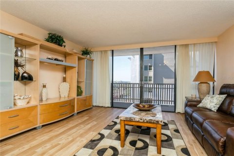 Condo in Treasure Island, Florida, 1 bedroom  № 1644380 - photo 15