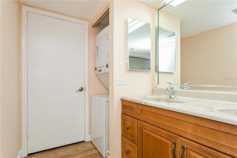 Condo in Treasure Island, Florida, 1 bedroom  № 1644380 - photo 26