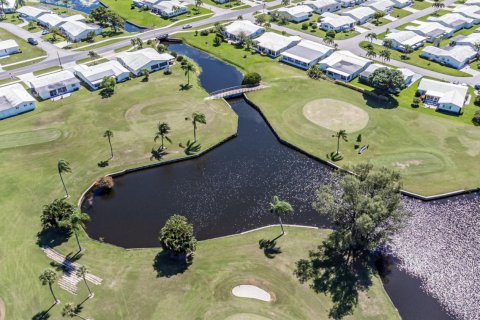House in Boynton Beach, Florida 2 bedrooms, 96.99 sq.m. № 925383 - photo 1