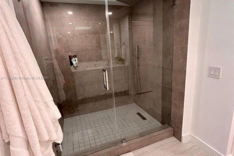 Condo in Key Biscayne, Florida, 2 bedrooms  № 2401360 - photo 18