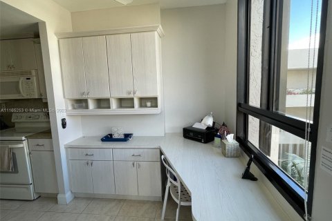 Condo in Key Biscayne, Florida, 2 bedrooms  № 2401360 - photo 4