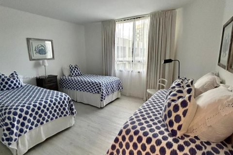 Condo in Key Biscayne, Florida, 2 bedrooms  № 2401360 - photo 17
