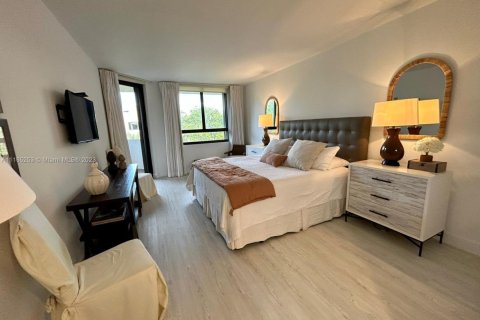 Condo in Key Biscayne, Florida, 2 bedrooms  № 2401360 - photo 20