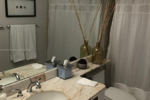 Condo in Key Biscayne, Florida, 2 bedrooms  № 2401360 - photo 14