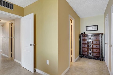 Condo in Hollywood, Florida, 2 bedrooms  № 1489819 - photo 29
