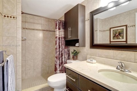 Condo in Hollywood, Florida, 2 bedrooms  № 1489819 - photo 23