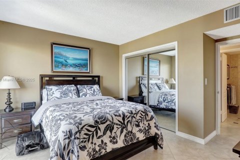 Condo in Hollywood, Florida, 2 bedrooms  № 1489819 - photo 22