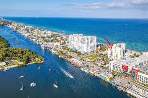 Condo in Hollywood, Florida, 2 bedrooms  № 1489819 - photo 1