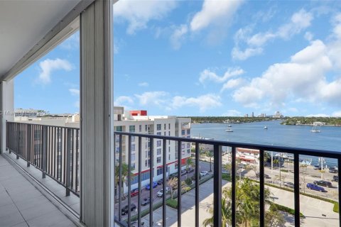 Condo in Hollywood, Florida, 2 bedrooms  № 1489819 - photo 9