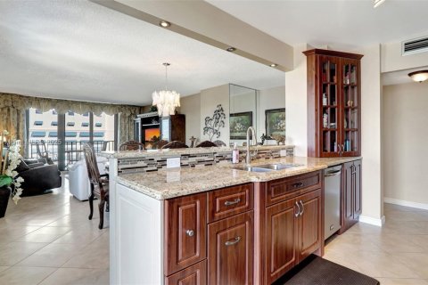 Condo in Hollywood, Florida, 2 bedrooms  № 1489819 - photo 12