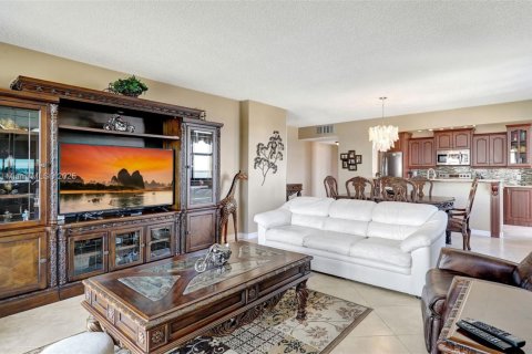 Condo in Hollywood, Florida, 2 bedrooms  № 1489819 - photo 15