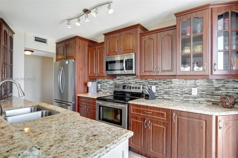 Condo in Hollywood, Florida, 2 bedrooms  № 1489819 - photo 10