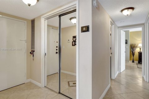 Condo in Hollywood, Florida, 2 bedrooms  № 1489819 - photo 25