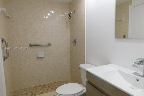 Condominio en alquiler en Miami, Florida, 1 dormitorio, 66.15 m2 № 1969216 - foto 6