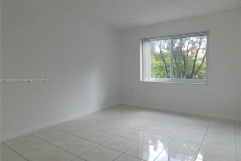Condominio en alquiler en Miami, Florida, 1 dormitorio, 66.15 m2 № 1969216 - foto 7