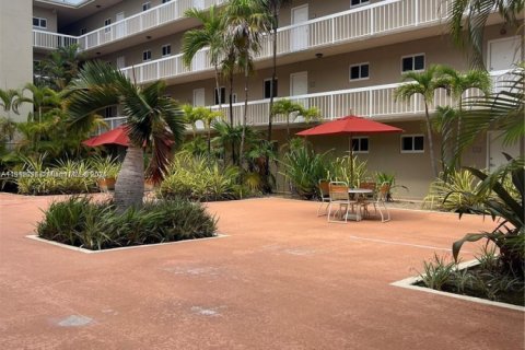 Condominio en alquiler en Miami, Florida, 1 dormitorio, 66.15 m2 № 1969216 - foto 12