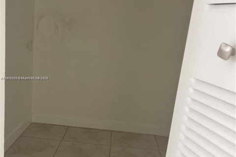 Condominio en alquiler en Miami, Florida, 1 dormitorio, 66.15 m2 № 1969216 - foto 9