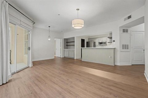 Condo in Tampa, Florida, 2 bedrooms  № 2369755 - photo 5