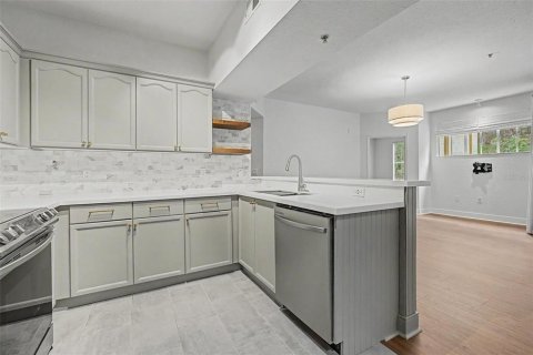 Condo in Tampa, Florida, 2 bedrooms  № 2369755 - photo 9