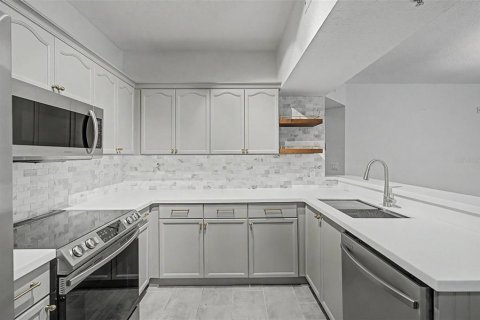Condo in Tampa, Florida, 2 bedrooms  № 2369755 - photo 12