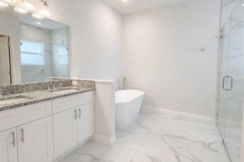 House in Poinciana, Florida 4 bedrooms, 163.32 sq.m. № 2388901 - photo 7