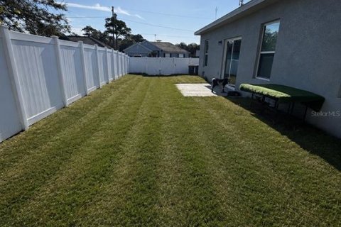 House in Poinciana, Florida 4 bedrooms, 163.32 sq.m. № 2388901 - photo 13