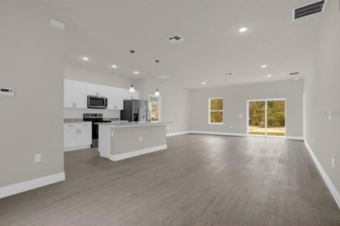House in Poinciana, Florida 4 bedrooms, 163.32 sq.m. № 2388901 - photo 2