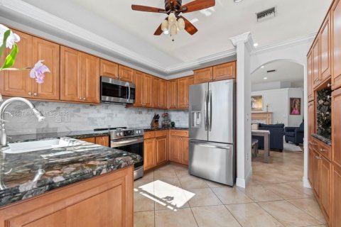 House in Miami, Florida 4 bedrooms, 204.2 sq.m. № 2080236 - photo 11