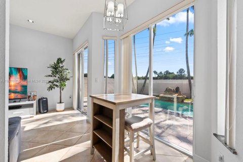 House in Miami, Florida 4 bedrooms, 204.2 sq.m. № 2080236 - photo 12