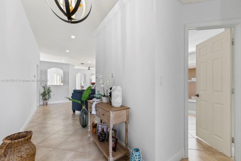 House in Miami, Florida 4 bedrooms, 204.2 sq.m. № 2080236 - photo 6