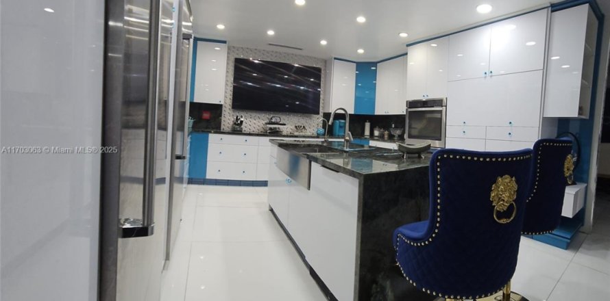 Casa en Miami, Florida 3 dormitorios, 294.31 m2 № 1977571