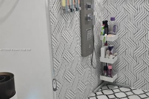 Casa en venta en Miami, Florida, 3 dormitorios, 294.31 m2 № 1977571 - foto 15