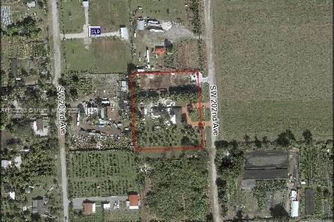 Casa en venta en Miami, Florida, 3 dormitorios, 294.31 m2 № 1977571 - foto 10