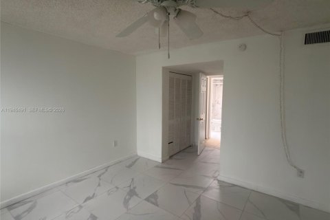 Condominio en alquiler en Miami Beach, Florida, 3 dormitorios, 69.86 m2 № 2004282 - foto 16