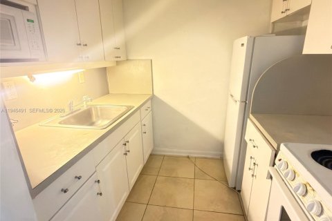 Condominio en alquiler en Miami Beach, Florida, 3 dormitorios, 69.86 m2 № 2004282 - foto 7