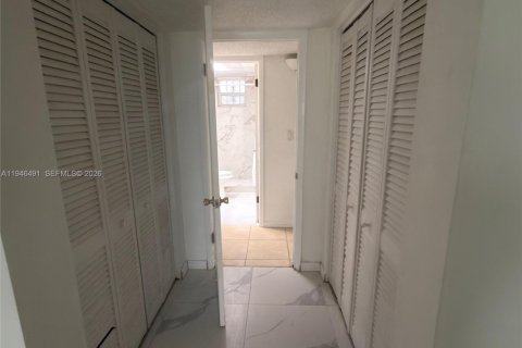 Condominio en alquiler en Miami Beach, Florida, 3 dormitorios, 69.86 m2 № 2004282 - foto 18