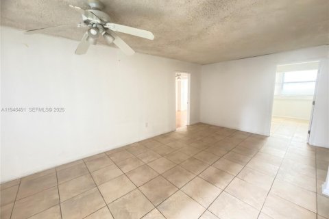 Condominio en alquiler en Miami Beach, Florida, 3 dormitorios, 69.86 m2 № 2004282 - foto 4