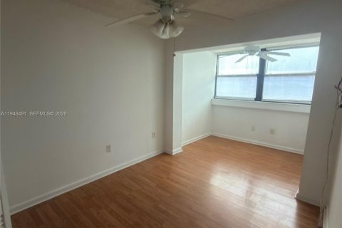 Condominio en alquiler en Miami Beach, Florida, 3 dormitorios, 69.86 m2 № 2004282 - foto 11