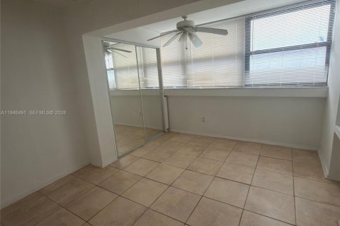 Condominio en alquiler en Miami Beach, Florida, 3 dormitorios, 69.86 m2 № 2004282 - foto 9