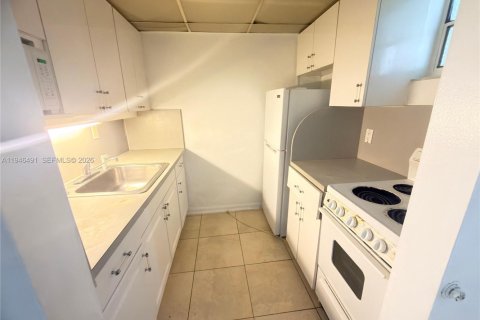 Condominio en alquiler en Miami Beach, Florida, 3 dormitorios, 69.86 m2 № 2004282 - foto 3