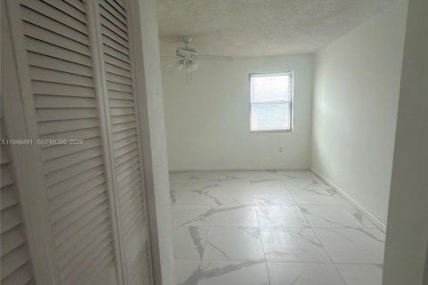 Condominio en alquiler en Miami Beach, Florida, 3 dormitorios, 69.86 m2 № 2004282 - foto 15