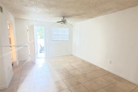 Condominio en alquiler en Miami Beach, Florida, 3 dormitorios, 69.86 m2 № 2004282 - foto 8